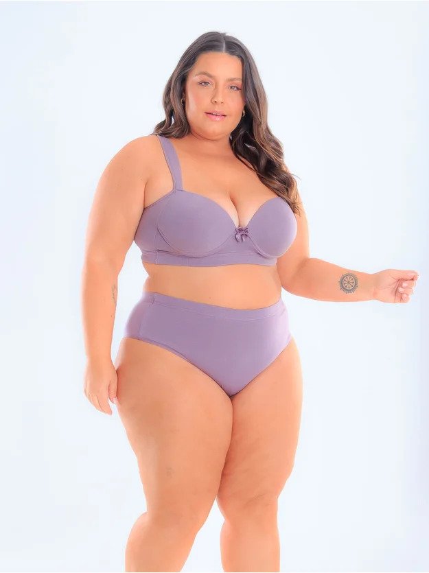 modelo com sutia lilas e calcinha plus size fio duplo em algodao satia