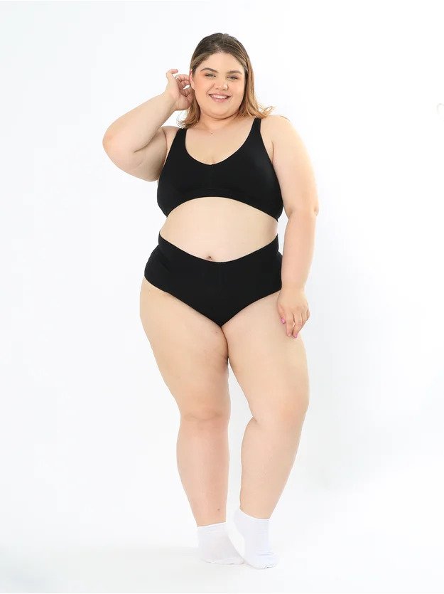 modelo com sutia preto e calcinha plus size cos duplo lari preto