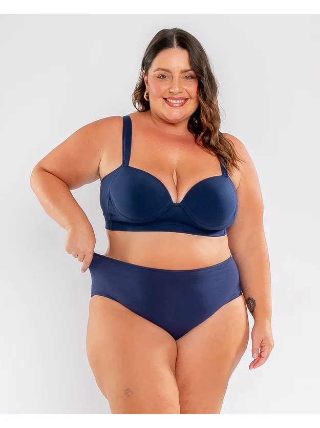 modelo com sutia marinho e calcinha basica plus size marinho