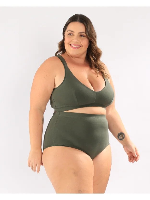 modelo de lado com sutia verde escuro e calcinha hot pant elo verde escuro