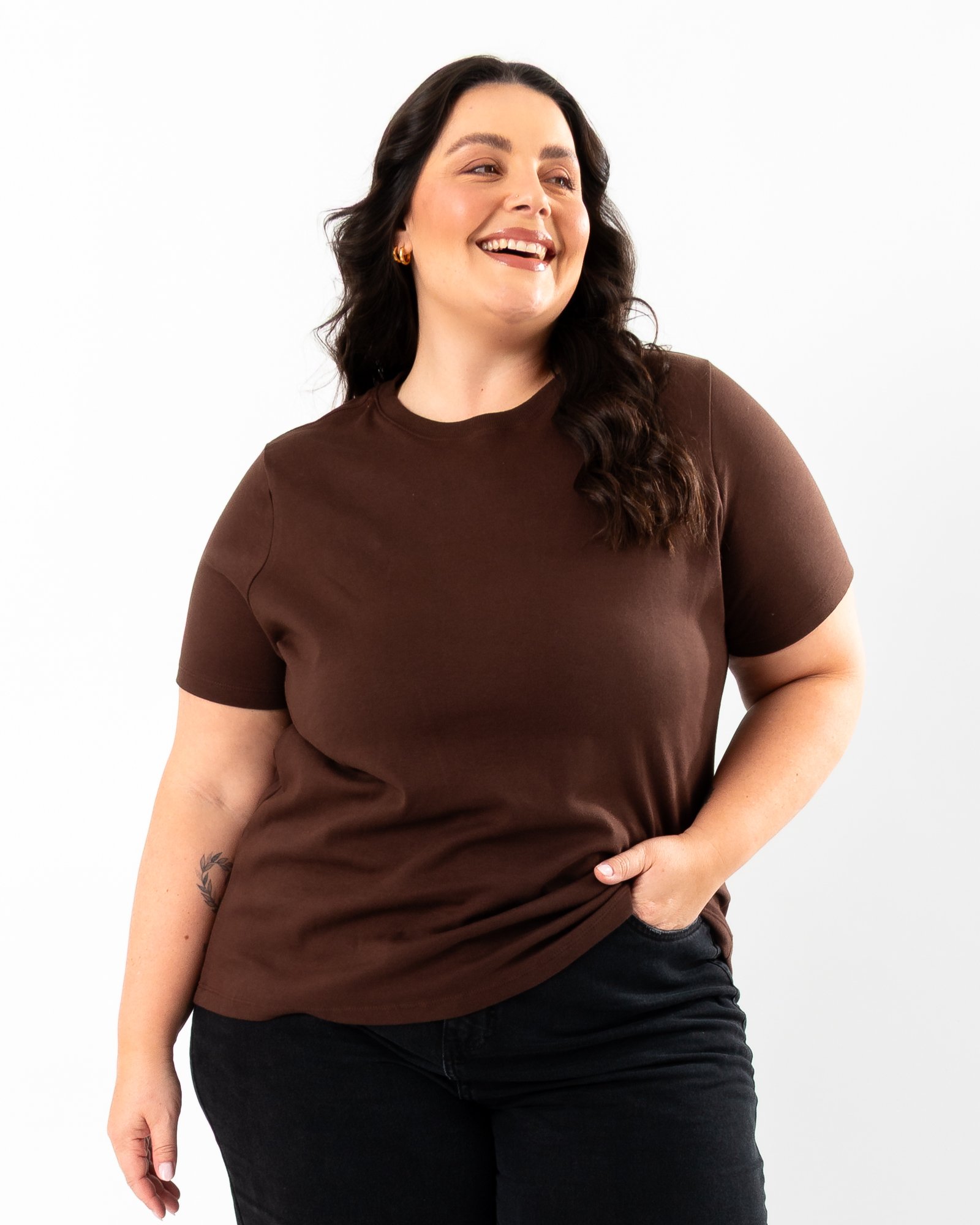 T-Shirt Plus Size em Suedine - Chocolate