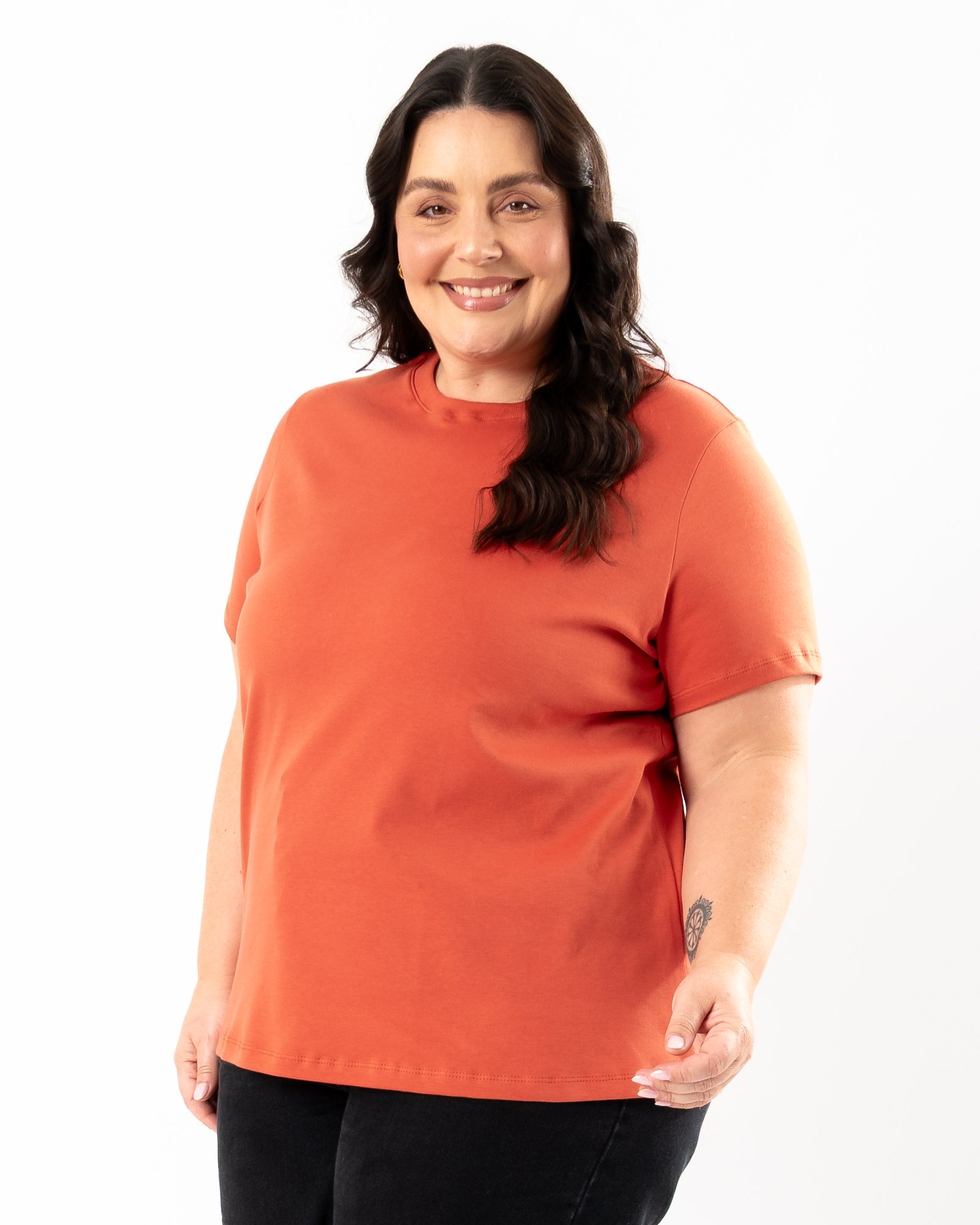 sorm'86 PEG TOP sizeＬ T-Shirt Plus Size em Suedine - Terra Cota